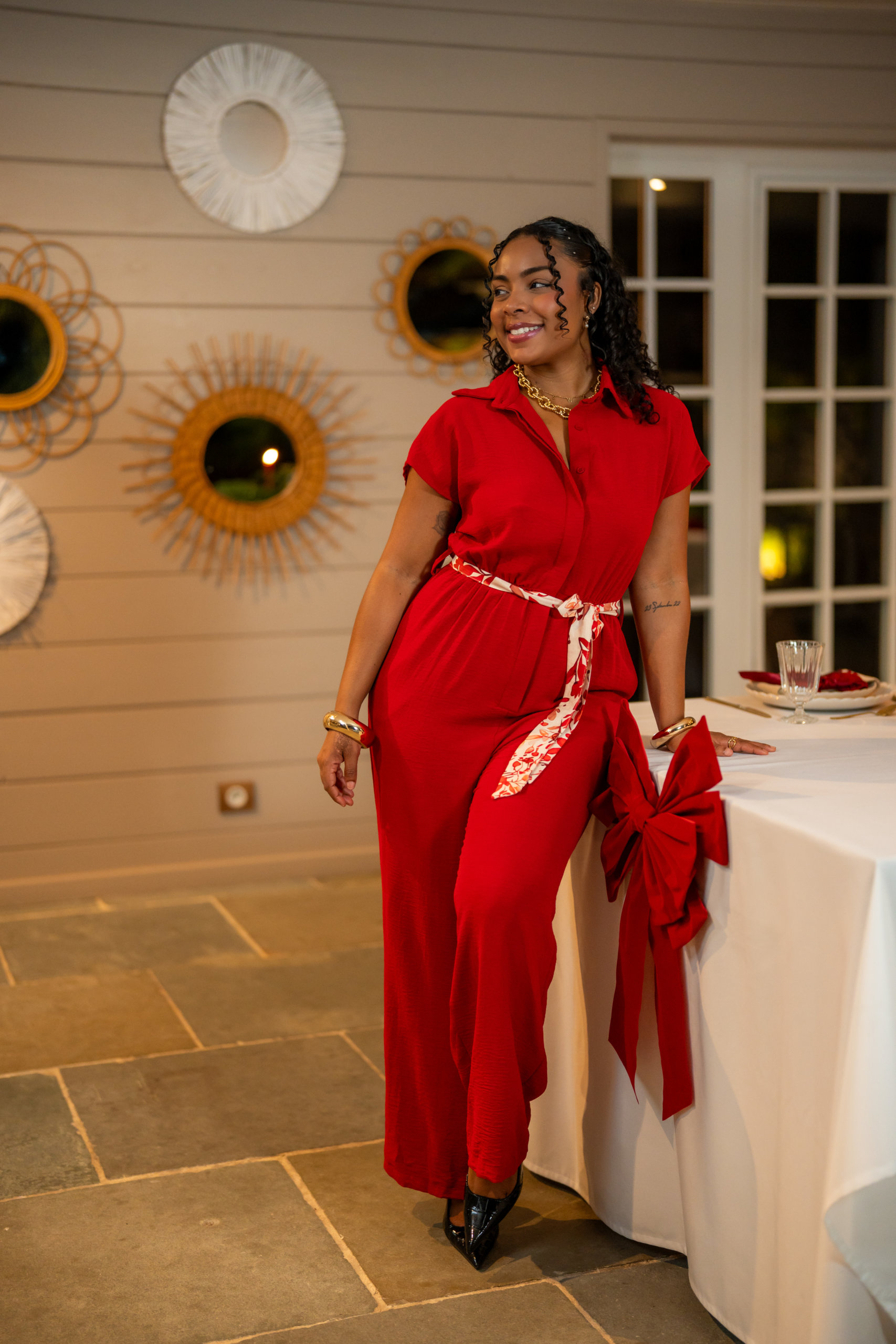 Combinaison unie avec ceinture imprim&eacute;e